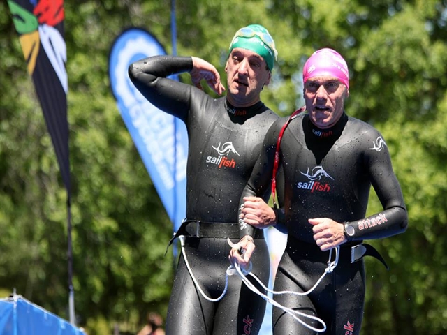 alberto e claudio mentre corrono  verso la bici